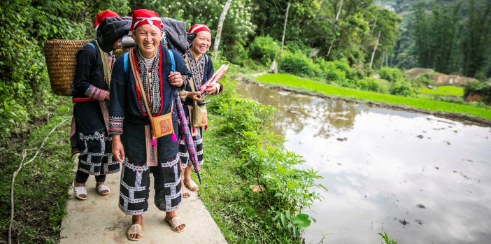 red-dao-women-sapa