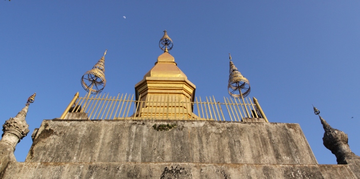 stupa-of-wat-chom-si-on-mount-phousi