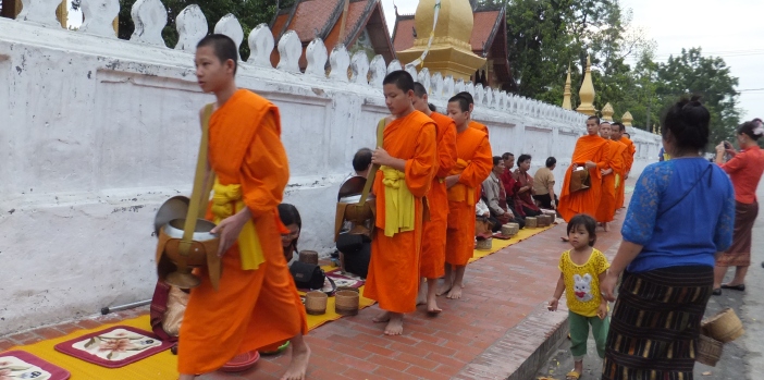 morning-alms-giving-luang-prabang