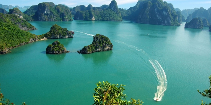 halong-bay-vietnam-overview