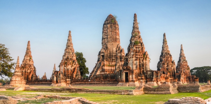 sunset-at-wat-chaiwatthanaram-ayutthaya-thailand