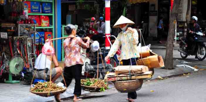 2018911155225-hanoi-street-vendor