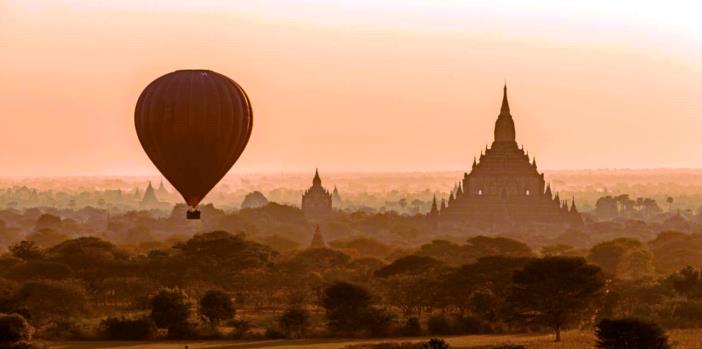 Balloon-over-Chedis-Bagan-Myanmar