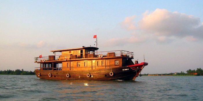 bassac-river-cruising