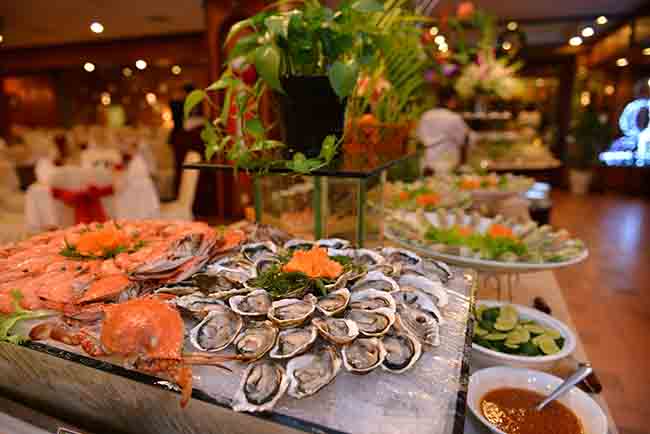 comida-en-crucero-en-bahía-de-halong