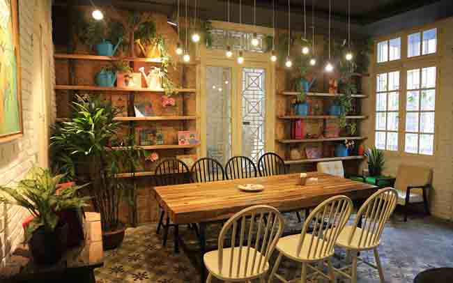 flora-&-book-cafe